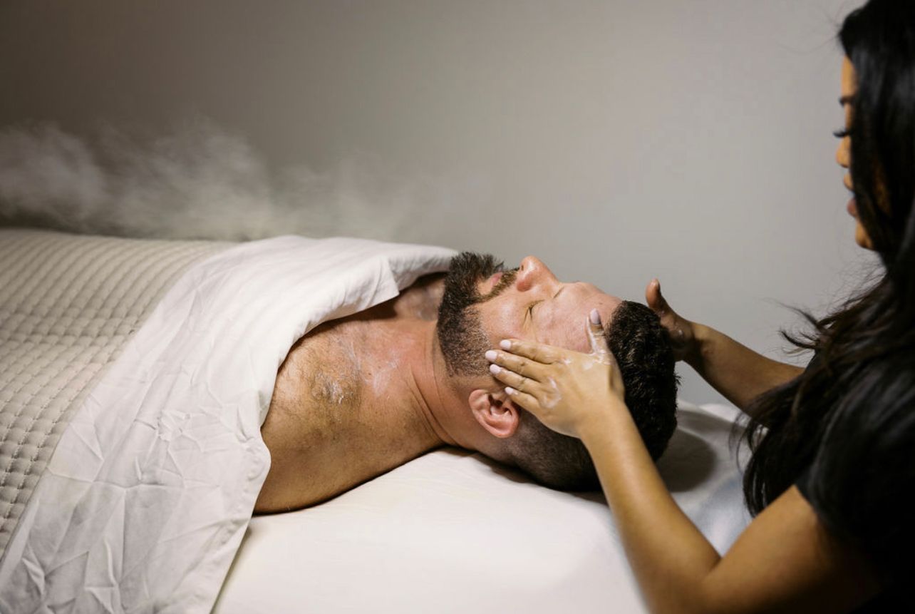 Gentlemen's Facial – Reveal radiant, refreshed skin with custom facial treatments that cleanse, hydrate, and rejuvenate—boosting your glow and confidence with every session.